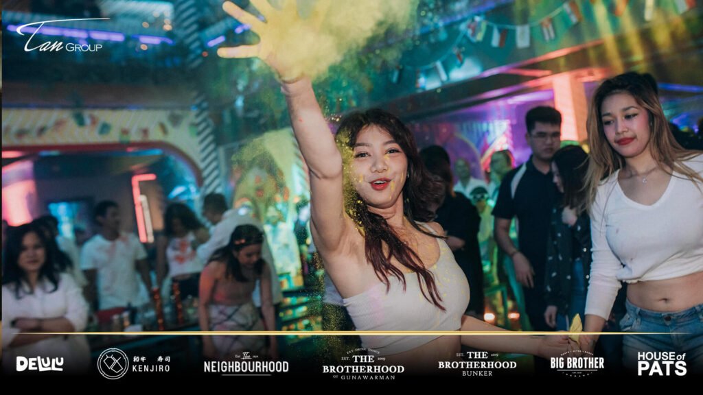 8 Ide Outfit Clubbing Wanita Biar Catchy di Dance Floor! 11 outfit clubbing wanita