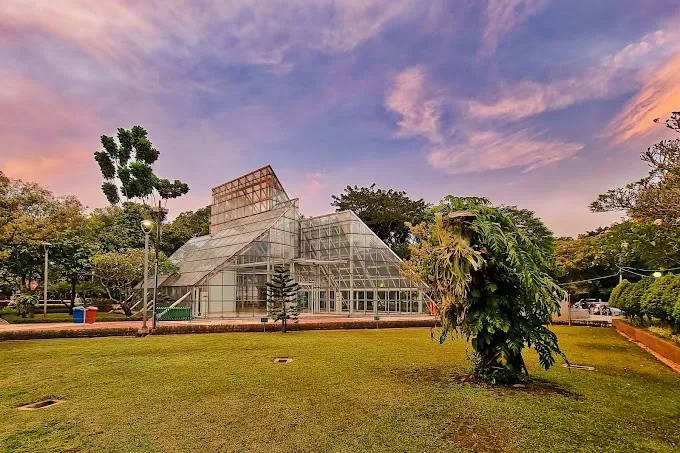 10 Spot Nongkrong Hits Jakarta Pusat, Bikin Ketagihan! 12 taman menteng