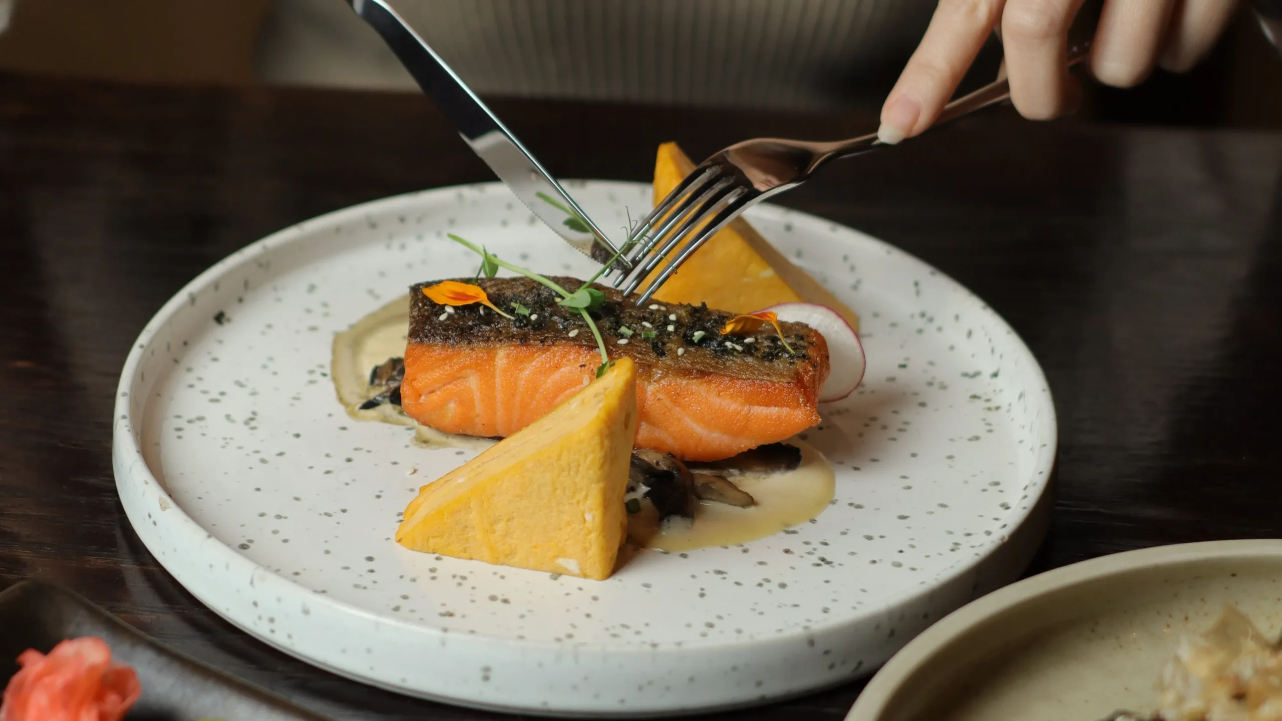 Dos & Don'ts Fine Dining Biar Nggak Salting di Acara Fancy 13 Menggunakan Alat Makan Cutlery Fine Dining